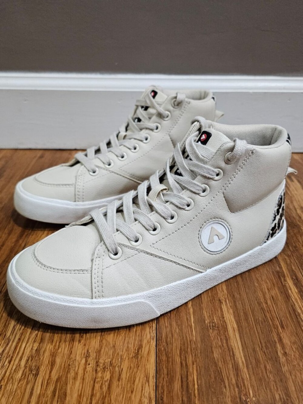 Airwalk High Top Skate Sneakers Cream Off White Leopard Animal Print Women 7 EUC